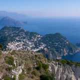 ...la sua cima pi� alta, il Monte Solaro, con i suoi 589 metri offre un apprezzato panorama sul Golfo di Napoli